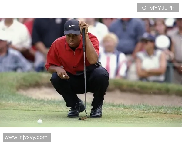 足球明星身披老虎图案展现个性魅力引发球迷热议